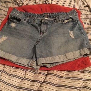 Used women short